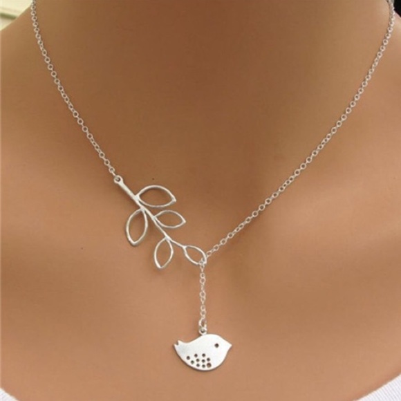 Jewelry - Delicate song bird leaves 🍃 lariat necklace